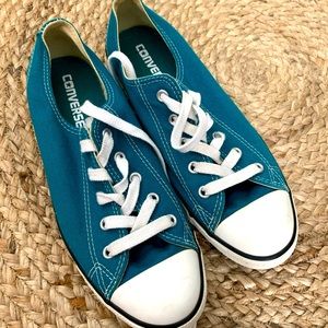 Size 7.5 brand new condition converse